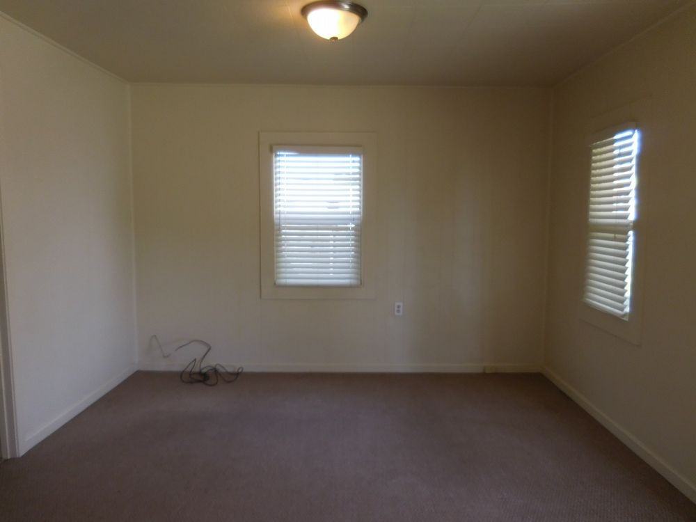 135 9th St - Photo 2 of 4