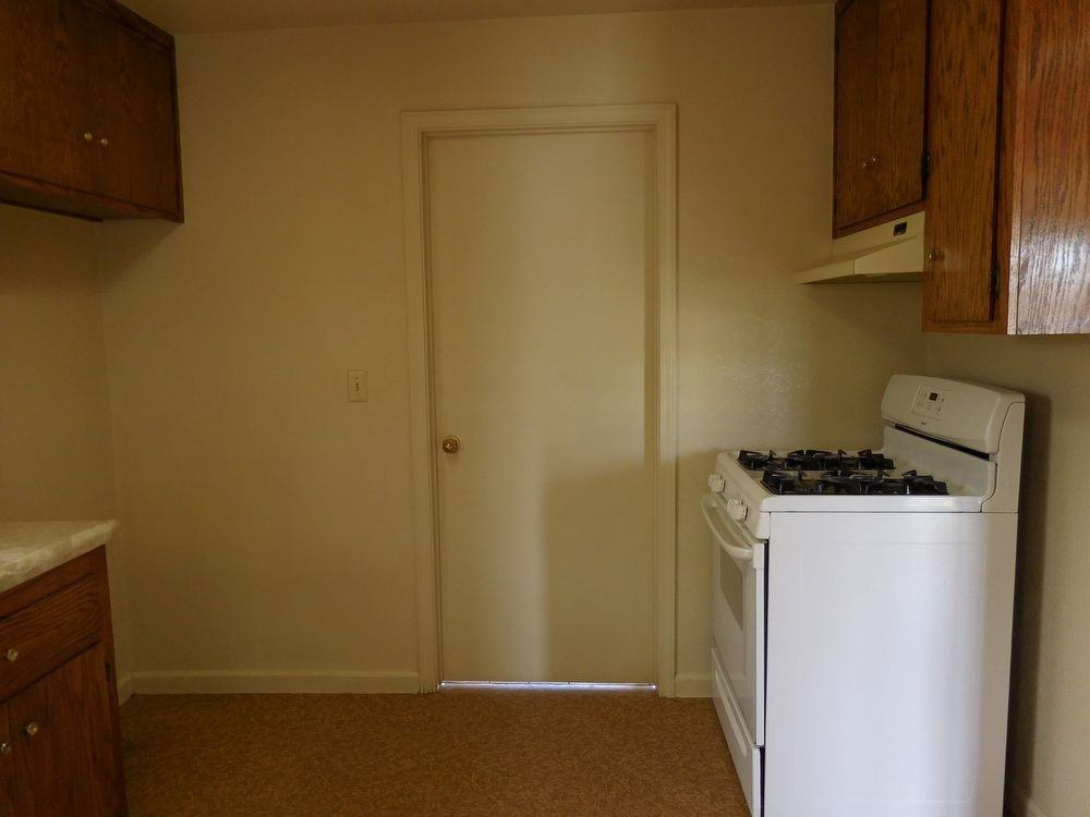 135 9th St - Photo 3 of 4