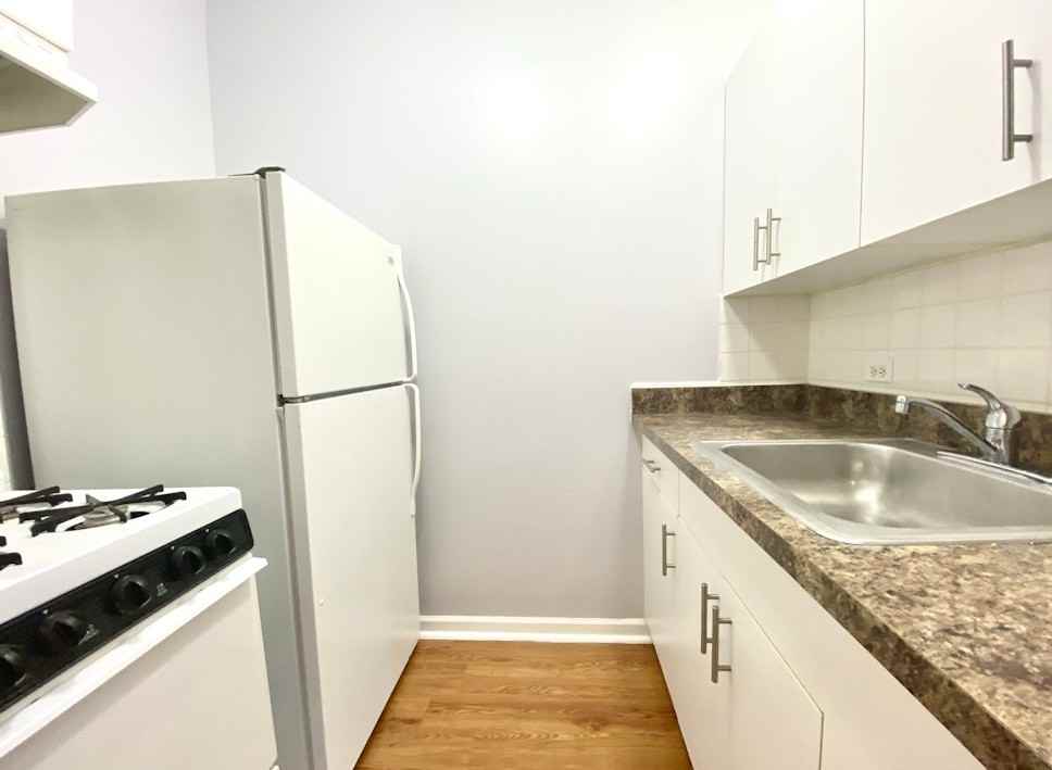 W Buena Ave & N Kenmore Ave - Photo 3 of 5