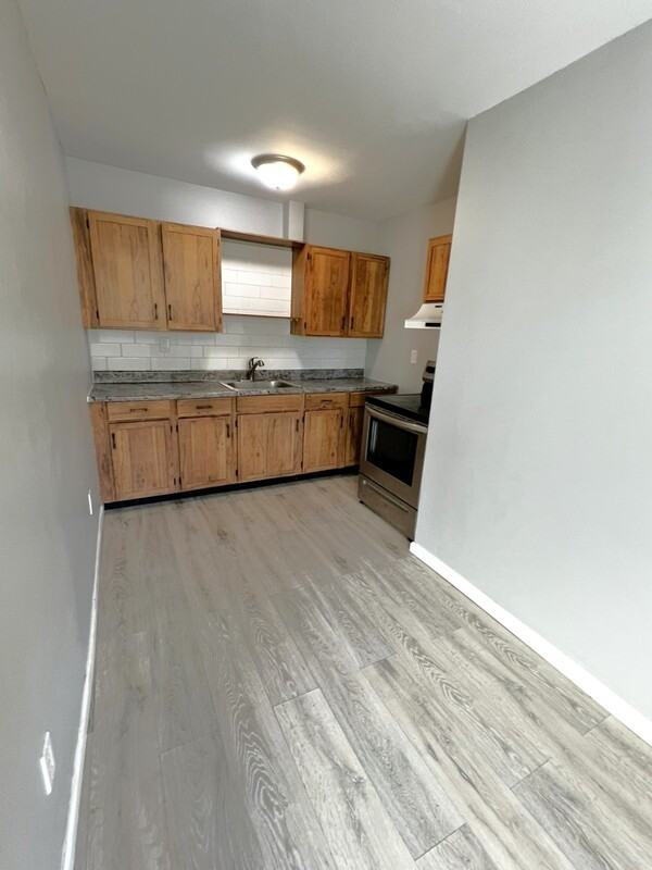 92 S Hamilton St - Photo 4 of 16