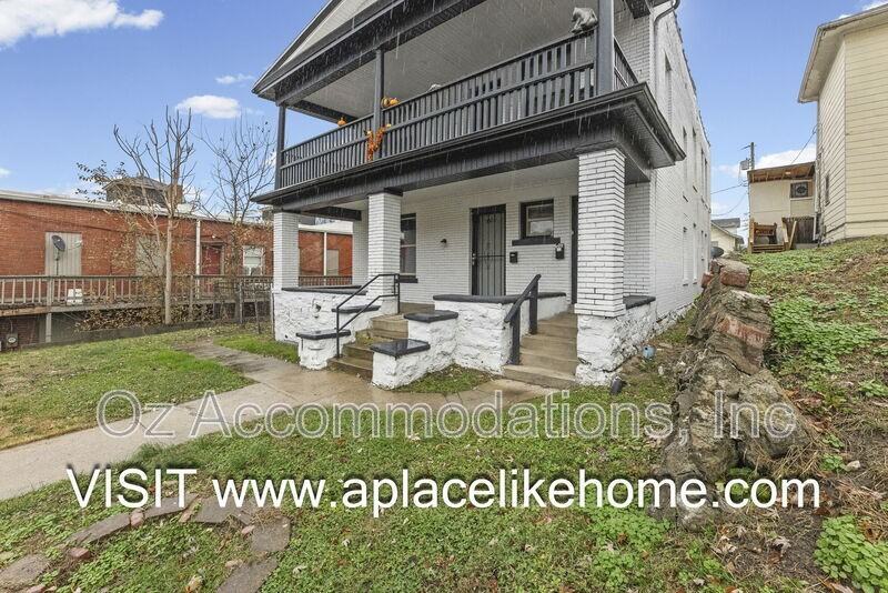 3523 Saint John Ave - Photo 3 of 32