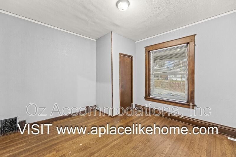 3523 Saint John Ave - Photo 6 of 32