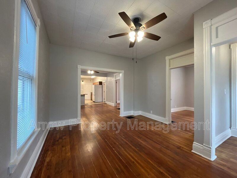 918 S 10th St - Photo 3 of 19