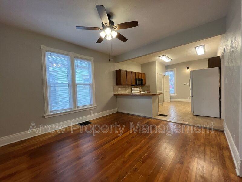 918 S 10th St - Photo 4 of 19