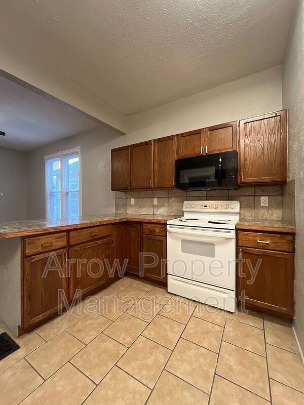 918 S 10th St - Photo 5 of 19