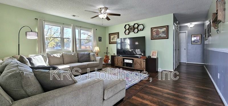 1081 Tall Oak Dr - Photo 4 of 18