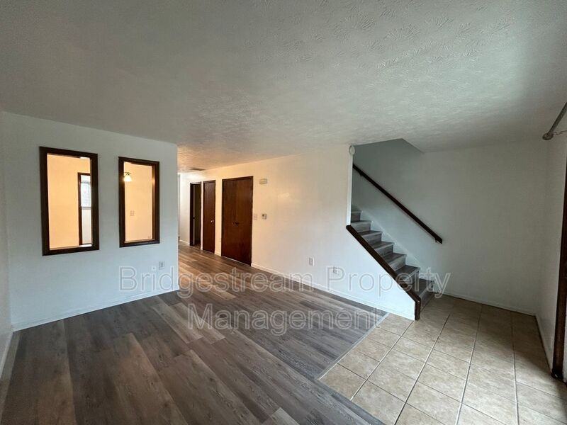 7732 Betsy Ross Cir - Photo 3 of 9