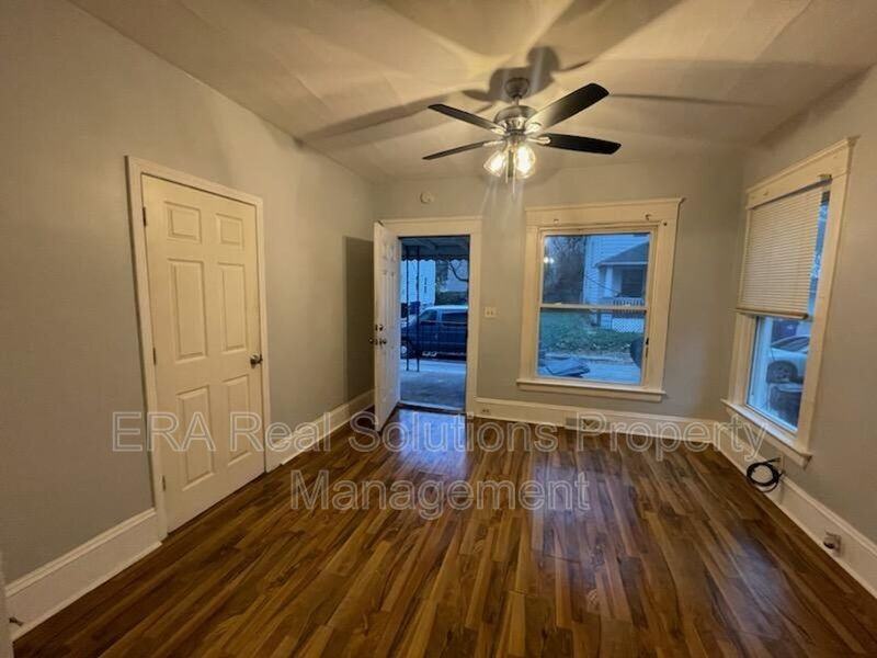 3210 Chestnutdale Down Left - Photo 4 of 10