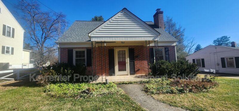 127 College Circle - Photo 2 of 50