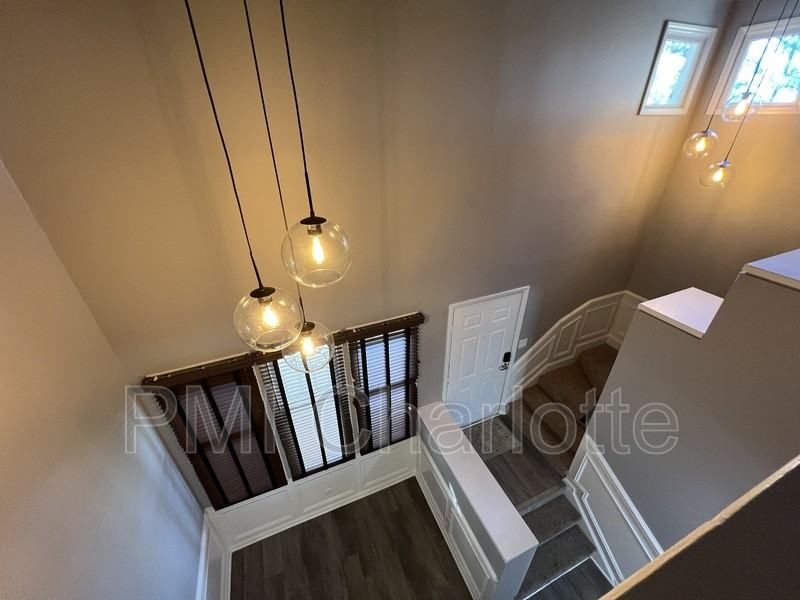 9225 Ravenwing Dr - Photo 4 of 24