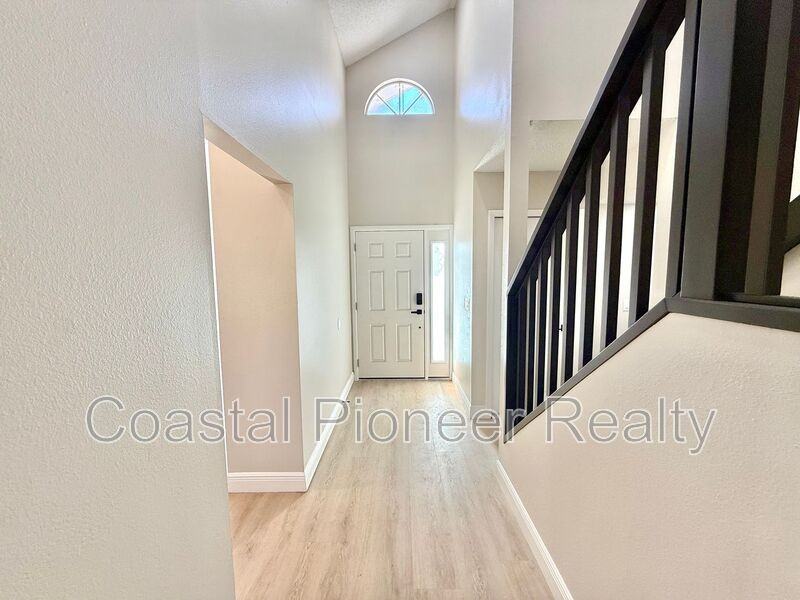 8731 Huntfield St - Photo 3 of 42