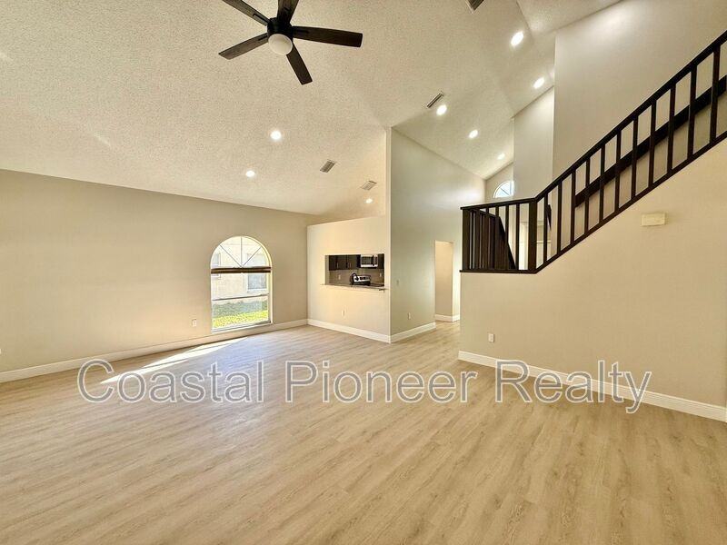 8731 Huntfield St - Photo 7 of 42