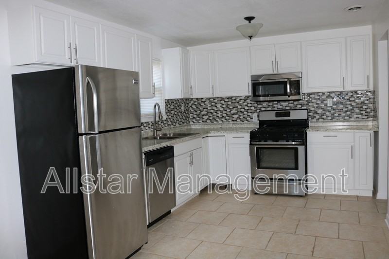 958 Quentin Rd - Photo 4 of 14