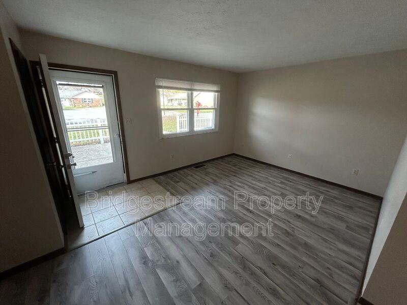 60 Candlewood Court - Photo 2 of 7