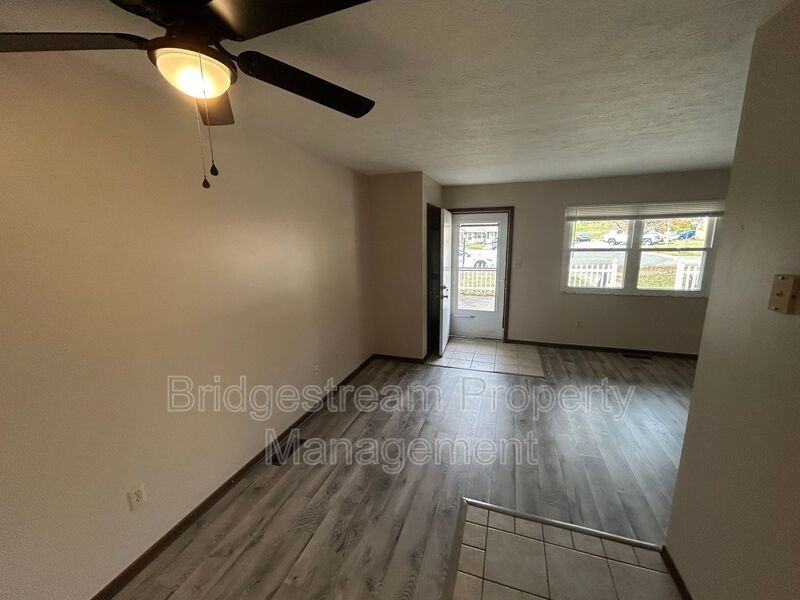 60 Candlewood Court - Photo 3 of 7