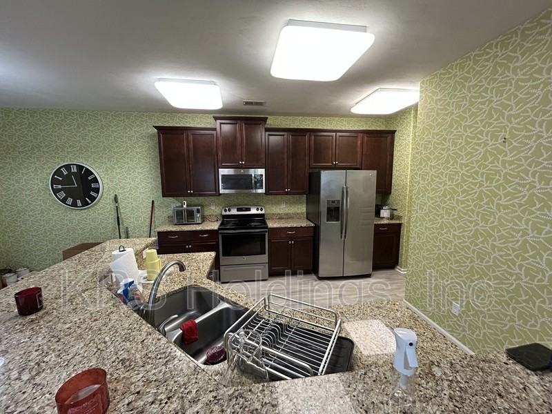 5210 Moreland St - Photo 3 of 11