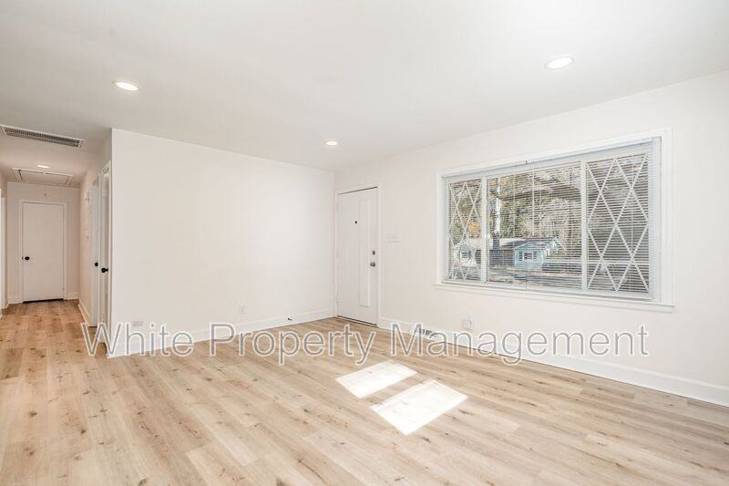 7726 Wallace Ln - Photo 2 of 19