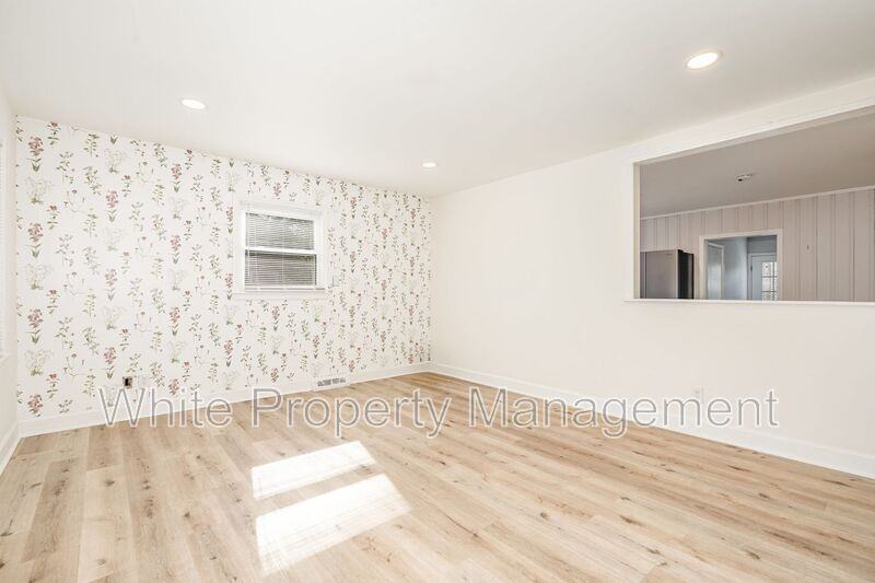 7726 Wallace Ln - Photo 3 of 19