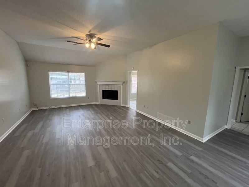 158 Doris Meadow Cove - Photo 4 of 24