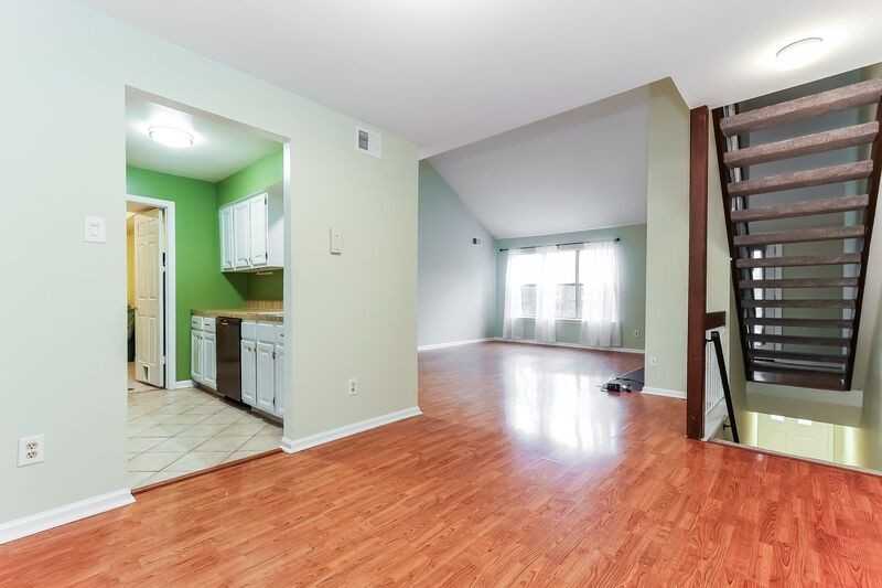 654B Woodford Ln #B - Photo 3 of 22