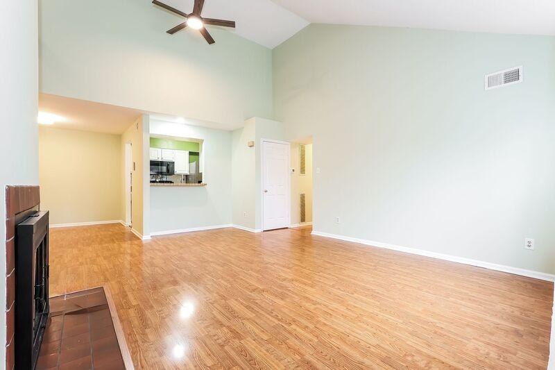 654B Woodford Ln #B - Photo 6 of 22