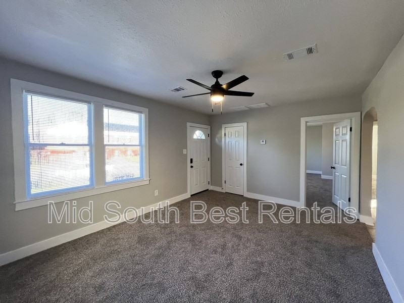 539 Longview Drive - Photo 2 of 13