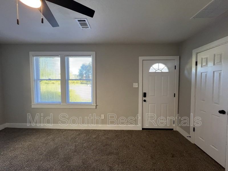 539 Longview Drive - Photo 3 of 13
