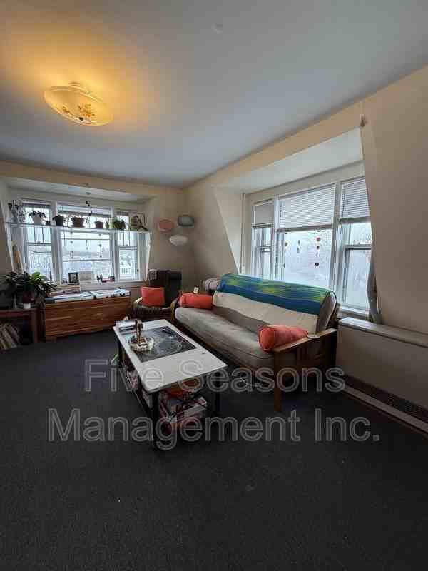 10 Lafayette Pl - Photo 2 of 14