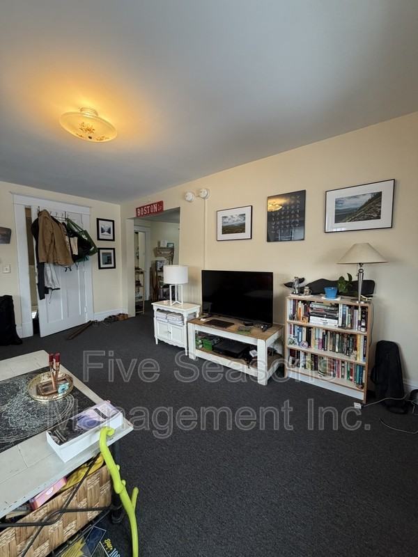 10 Lafayette Pl - Photo 4 of 14