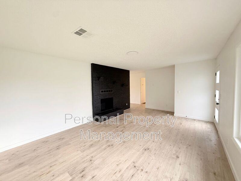 12202 Northeast 2nd Street - Photo 2 of 22