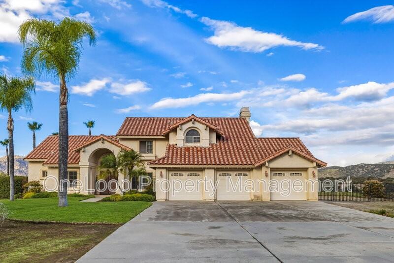 493 Summerhill View - Photo 2 of 50