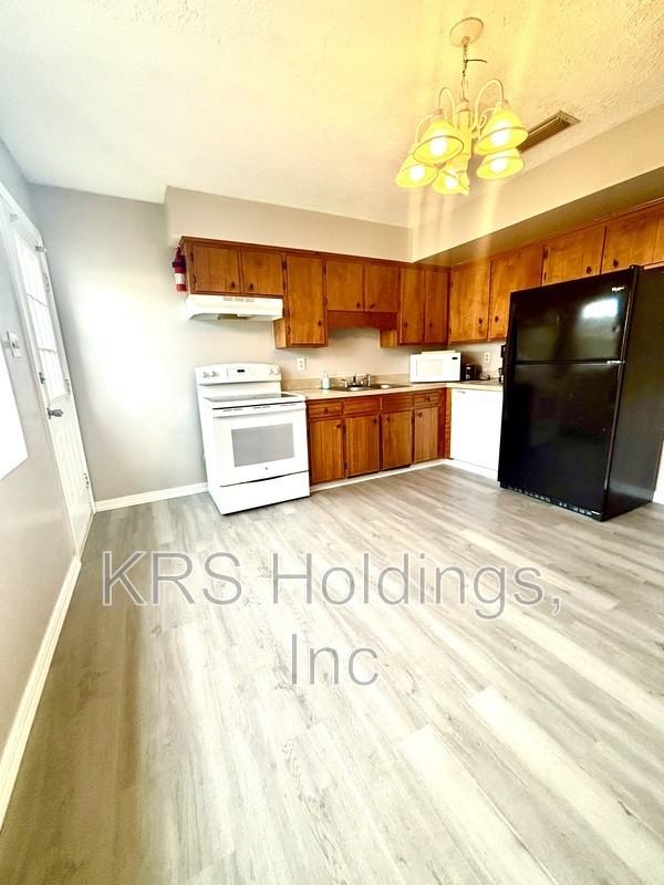 167 Cape Charles Sq - Photo 2 of 8