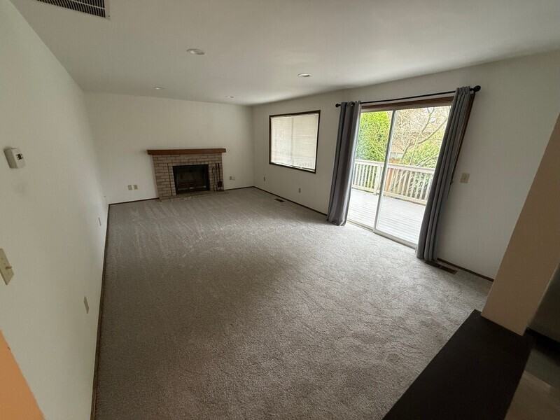 11110 55th Ave W - Photo 3 of 13