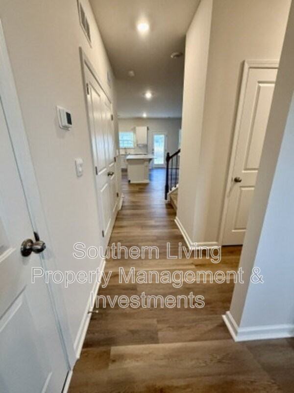 1413 Secrest Commons Dr - Photo 4 of 37