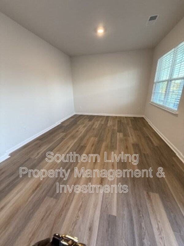 1413 Secrest Commons Dr - Photo 5 of 37