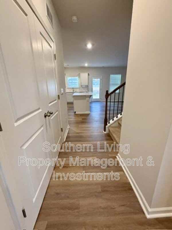 1413 Secrest Commons Dr - Photo 7 of 37