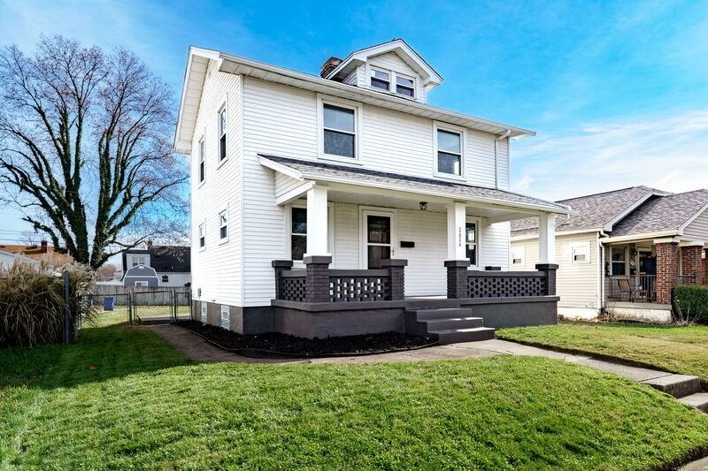 2824 Dwight Avenue - Photo 3 of 37