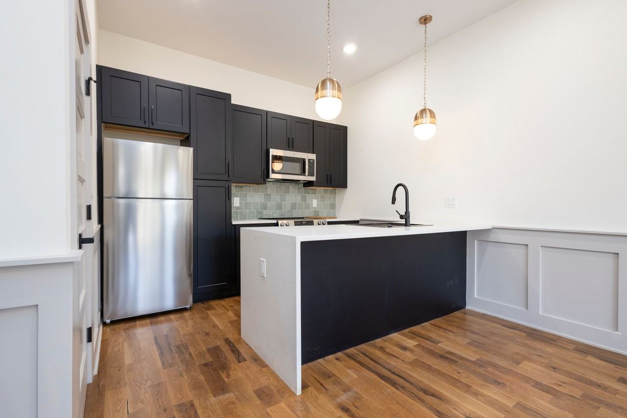 2229 N 33rd St - Photo 2 of 44