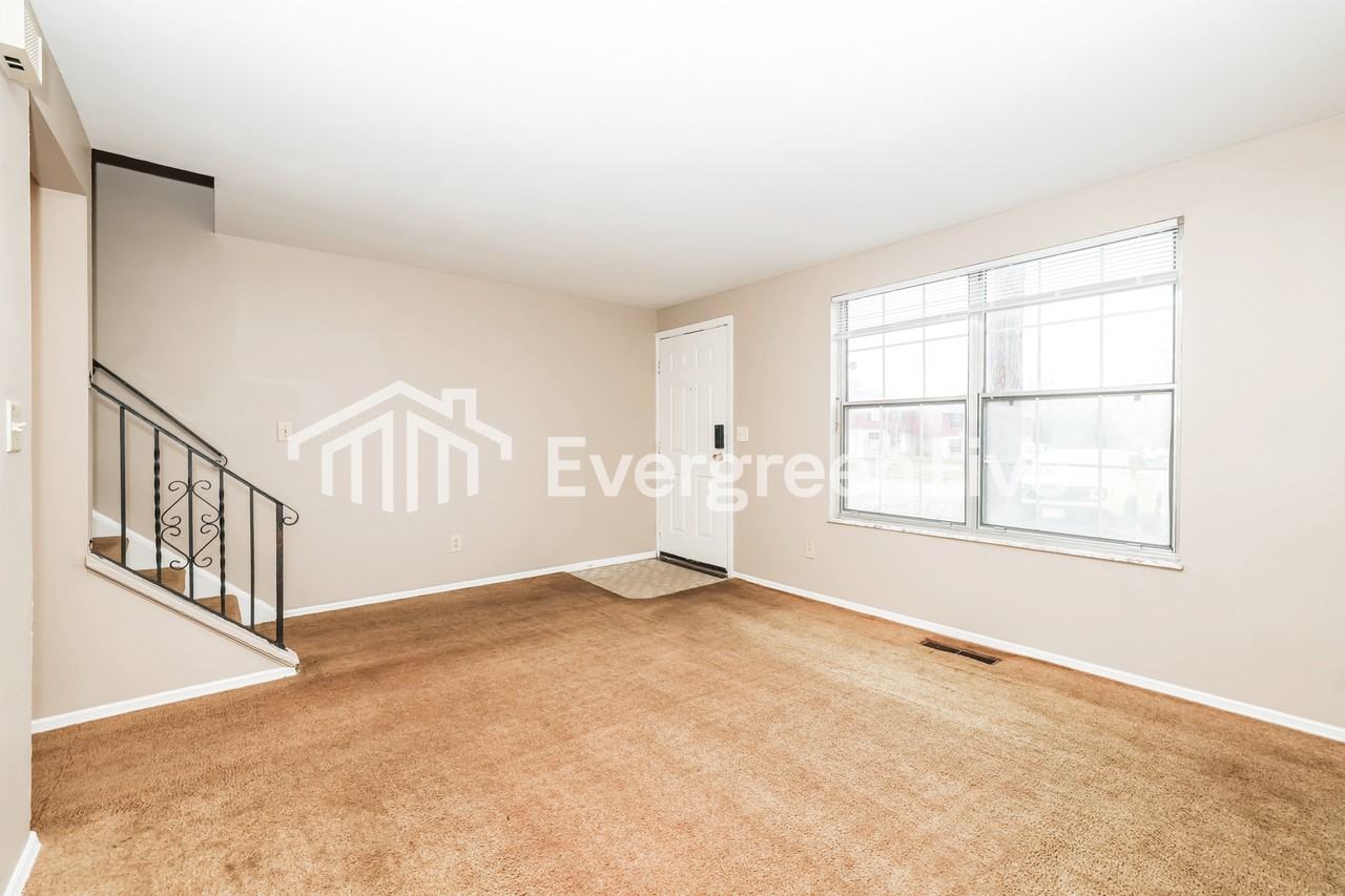 8064 Mount Everest St - Photo 5 of 16