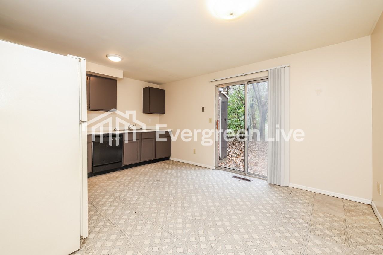 8064 Mount Everest St - Photo 7 of 16