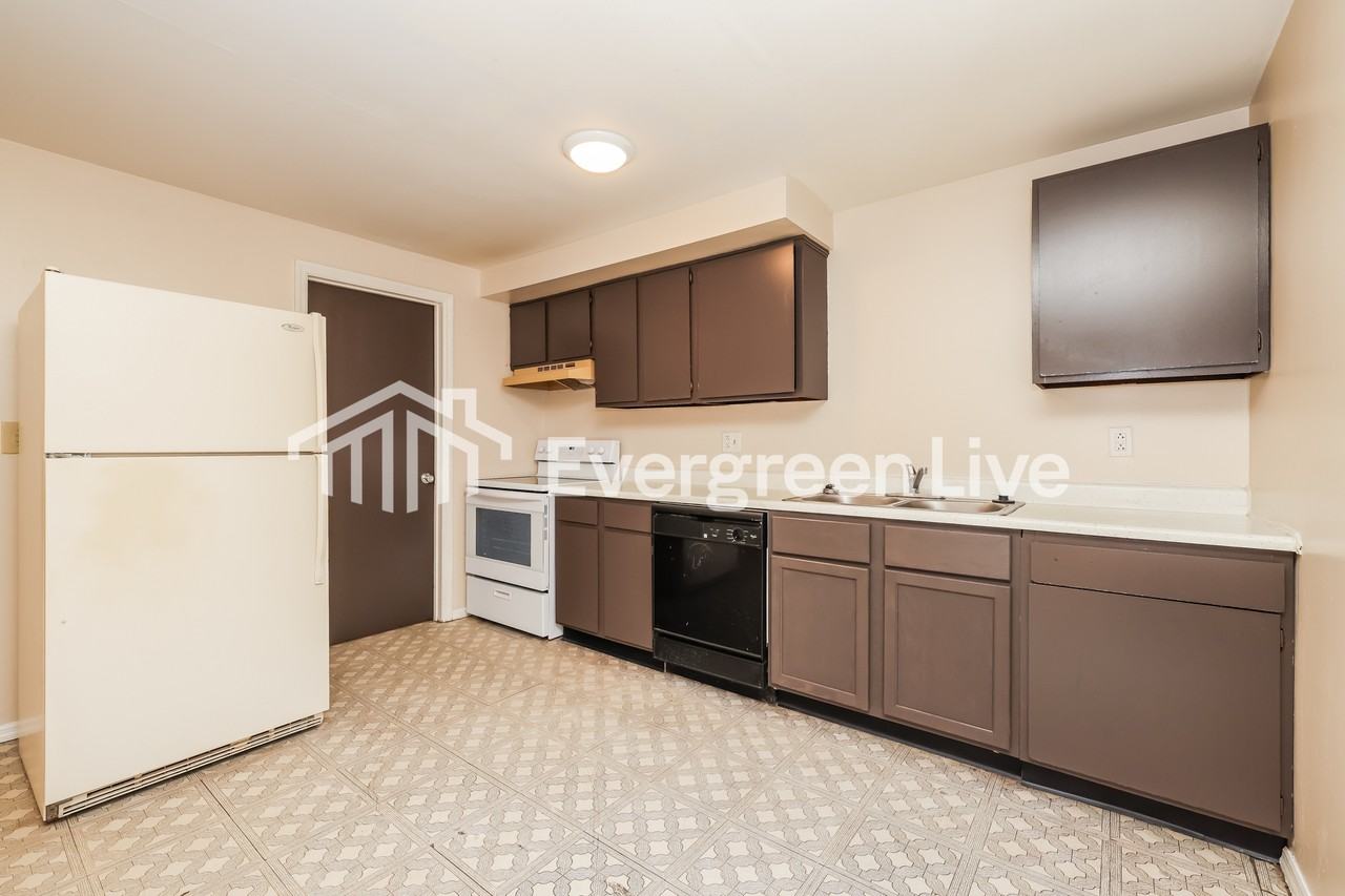 8064 Mount Everest St - Photo 7 of 15