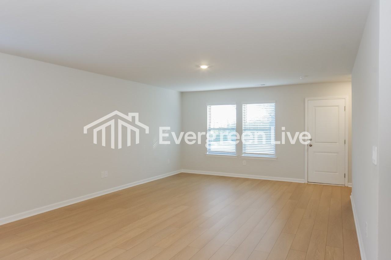 22629 Dashwood Ln - Photo 4 of 16