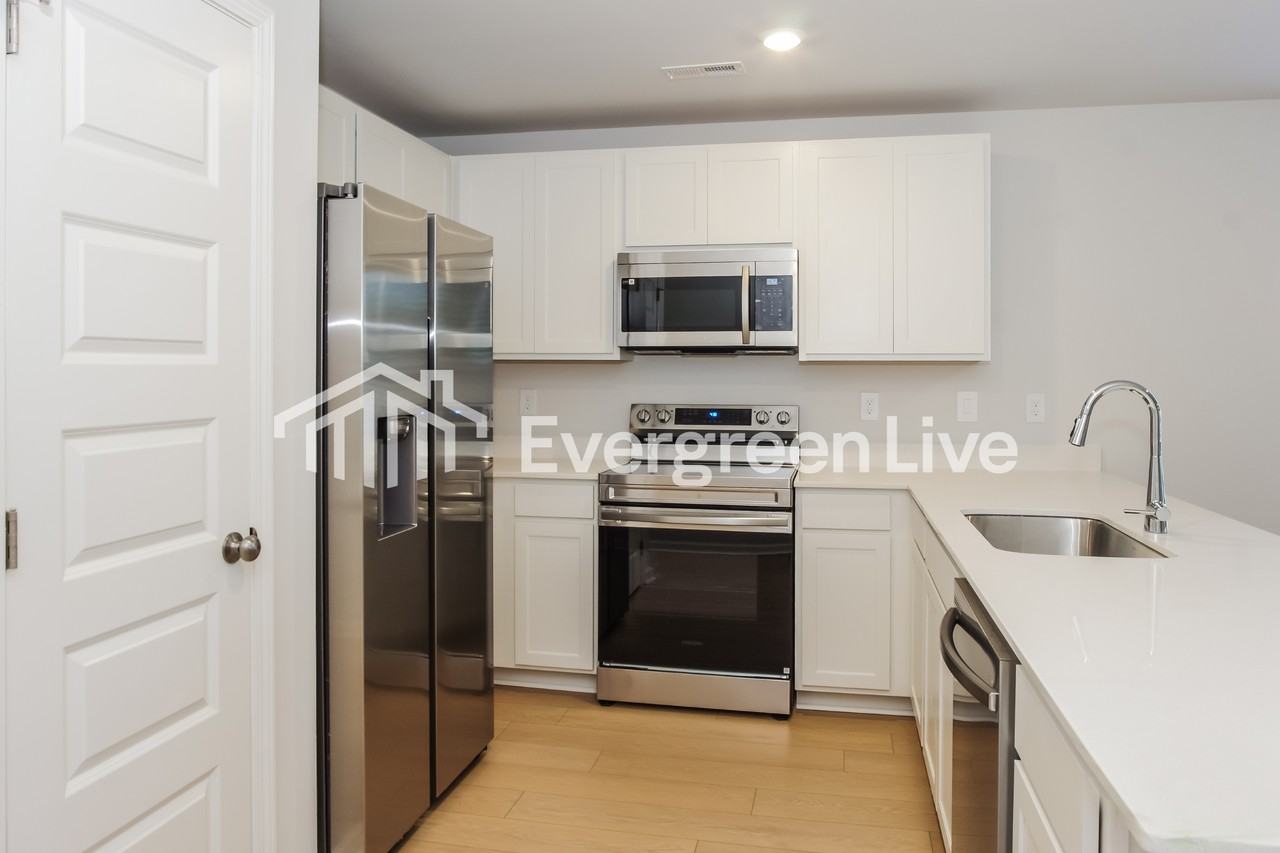 22629 Dashwood Ln - Photo 7 of 16