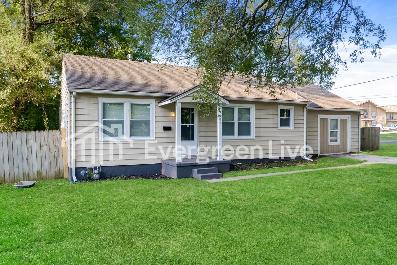 9001 E 66th Ter - Photo 2 of 16