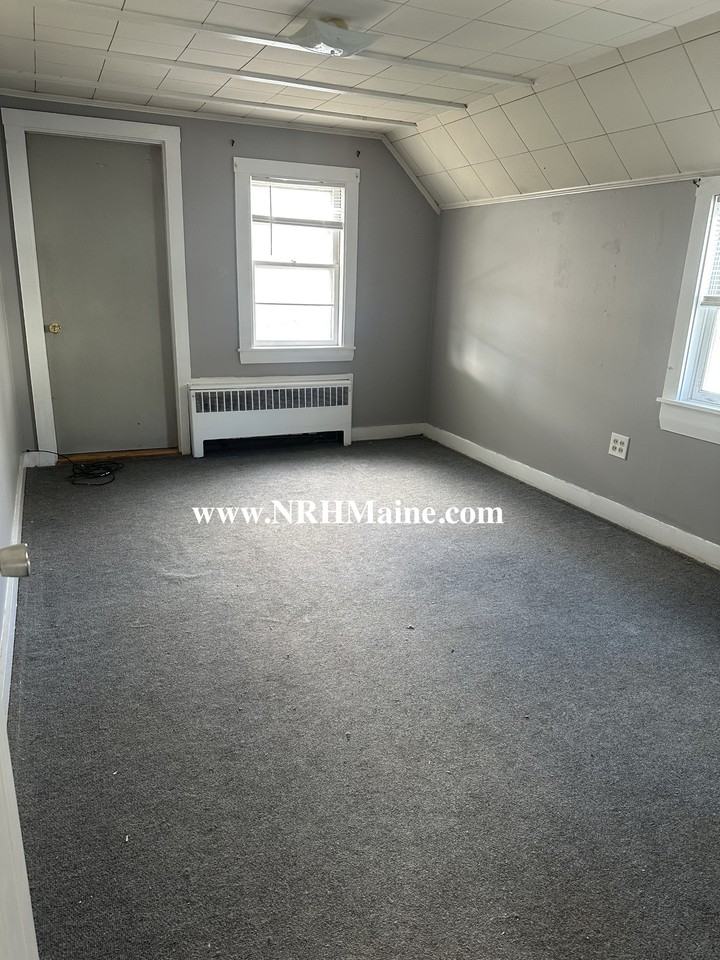 38 Deering Street, Norway - Photo 3 of 6