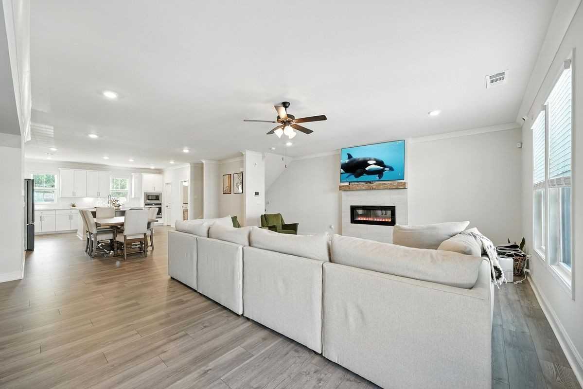 3411 Swallowtail Ter - Photo 3 of 30