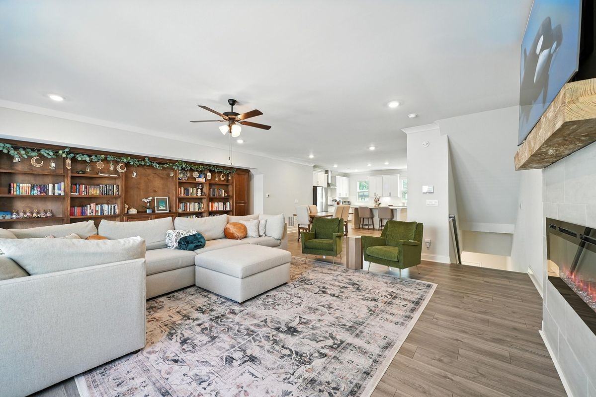 3411 Swallowtail Ter - Photo 4 of 30