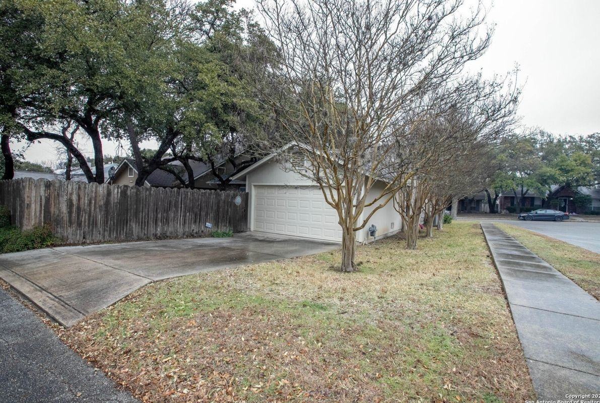 5802 Heather View - Photo 2 of 21