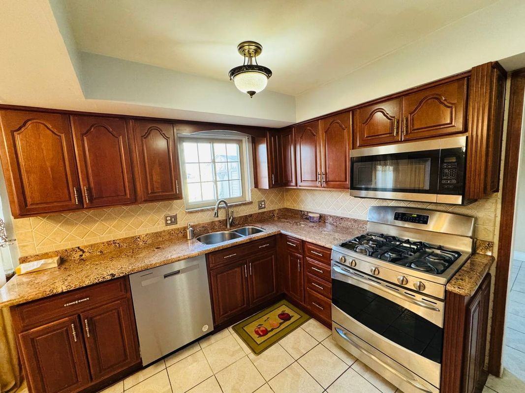 4411 Bloomfield Drive - Photo 3 of 11