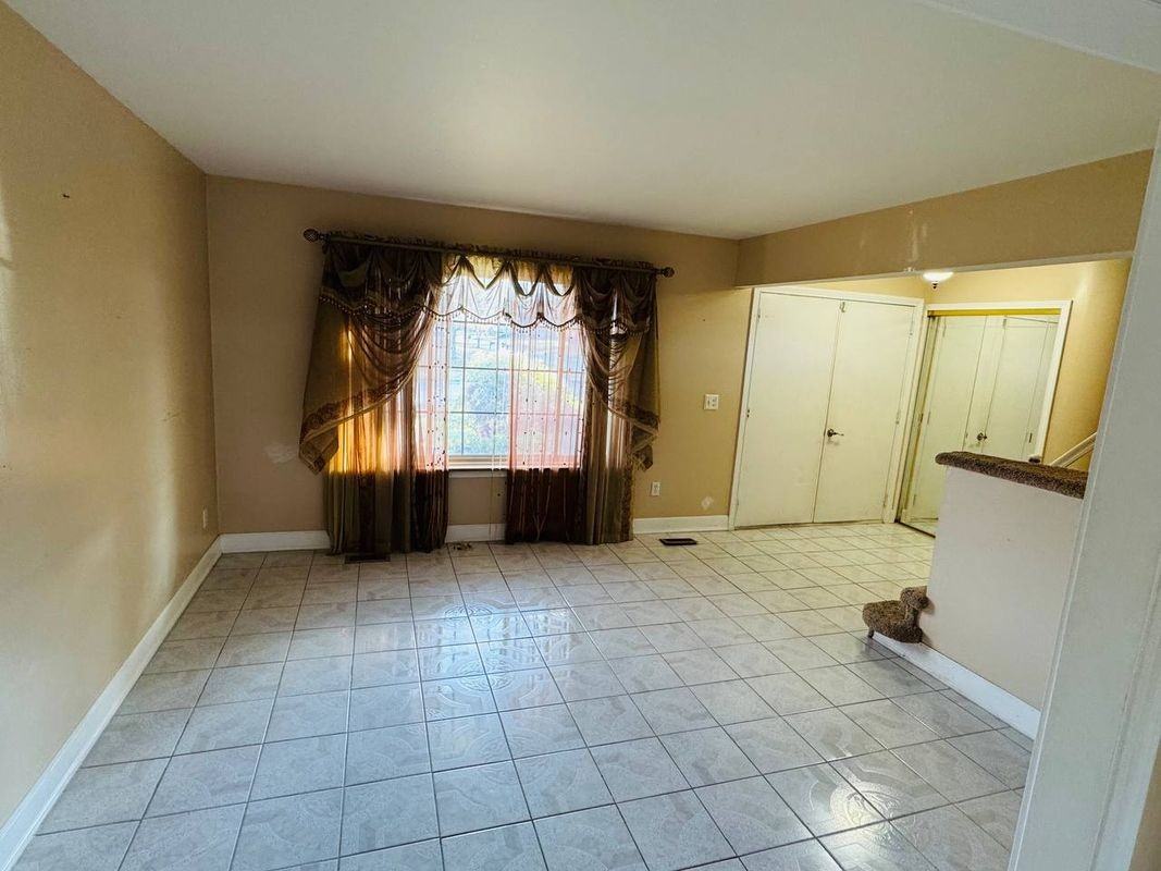 4411 Bloomfield Drive - Photo 4 of 11